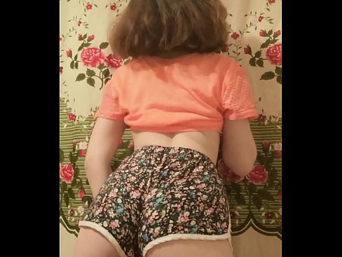 ❤️ Usana oluselula olunomtsalane lukhulula ibhulukhwe yakhe emfutshane kwikhamera Amanyala kwi-xh.epicpornvideos-com.ru ﹏